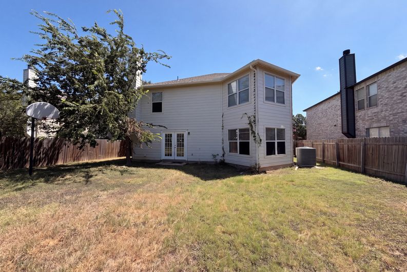 Photo 5 of 21 of 305 Edgewood Cv, Leander, TX