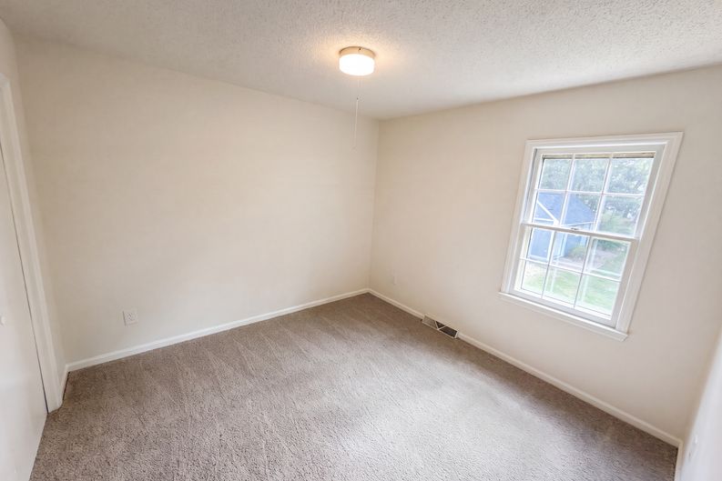Photo 8 of 19 of 8909 Danson Dr, Charlotte, NC