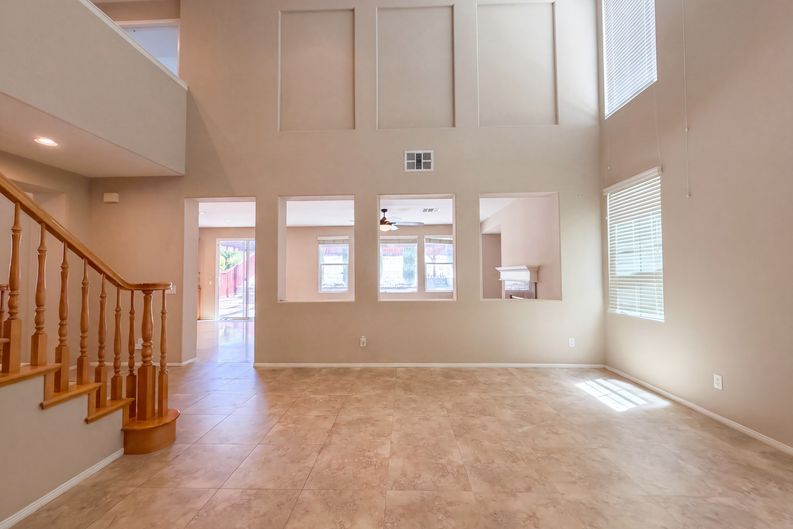 Photo 3 of 32 of 17780 Sweetgum Ln, Canyon Country, CA
