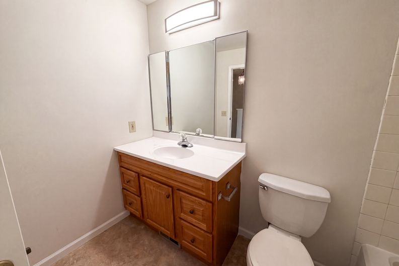 Photo 16 of 30 of 201 Bridlewood Dr, St. Paul, MN