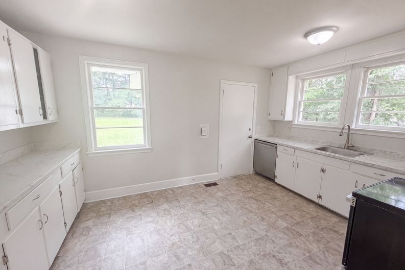 Photo 8 of 20 of 1937 Beckley Dr, Columbia, SC