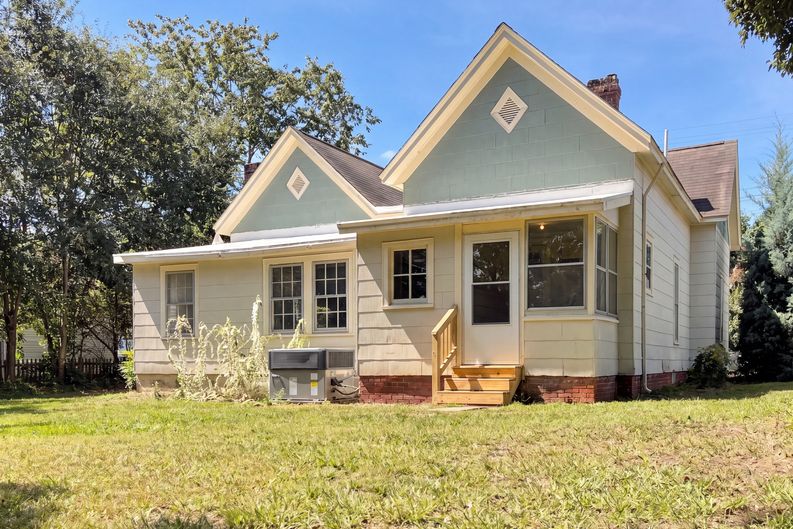 Photo 19 of 26 of 216 E Horne St, Clayton, NC