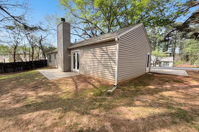 Photo 9 of 31 of 4727 Garden Hills Dr, Stone Mountain, GA