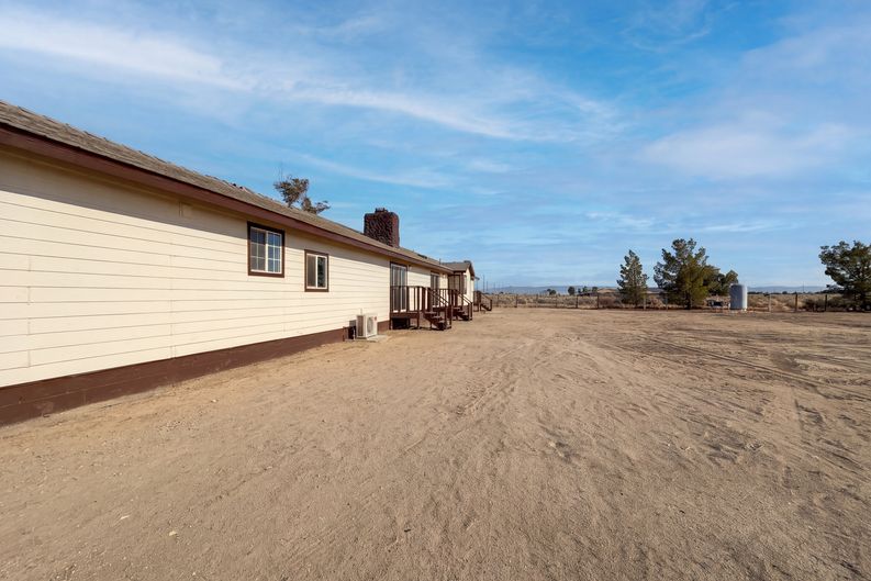 Photo 29 of 40 of 1401 60th St W, Rosamond, CA