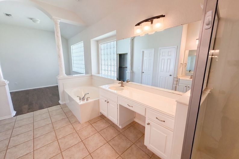 Photo 17 of 24 of 117 Brentwood Dr, Georgetown, TX