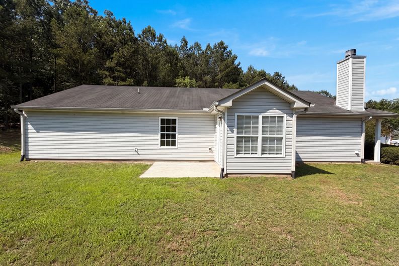 Photo 5 of 25 of 6774 Fairfax Ct, Lithonia, GA
