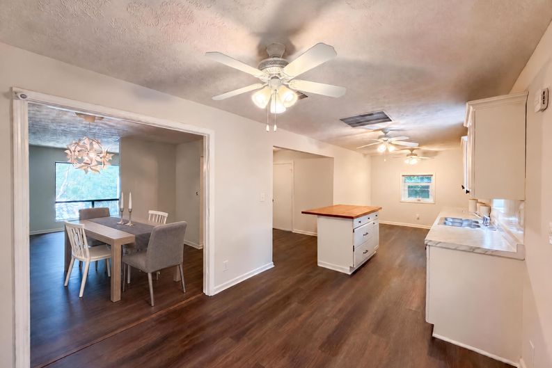 Photo 10 of 25 of 3808 Shane Ct, Ellenwood, GA