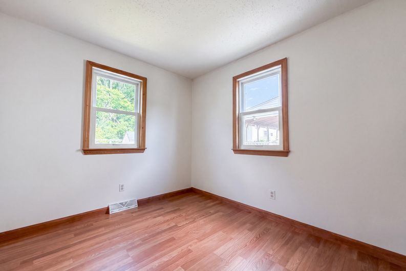 Photo 6 of 19 of 17 Monarch St, Lowell, MA