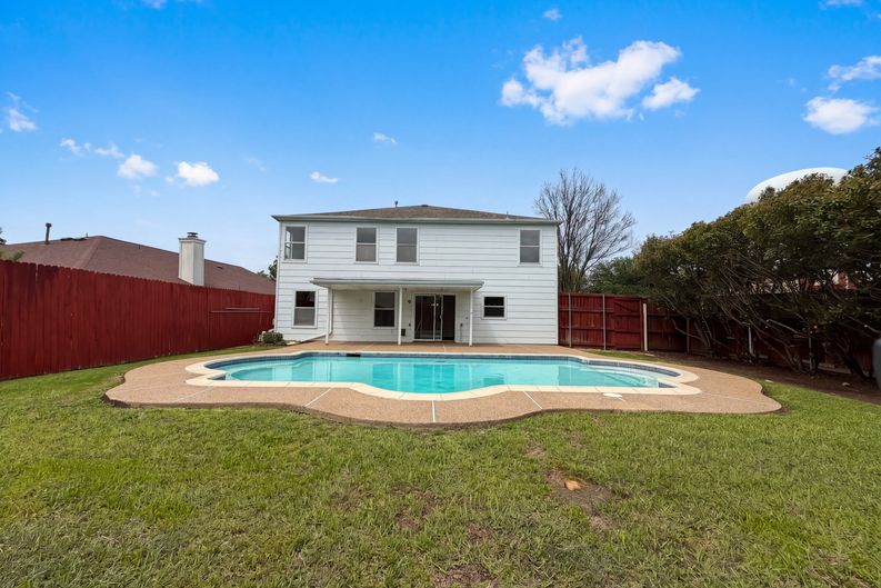 Photo 5 of 19 of 7001 Edmundson Dr, Arlington, TX