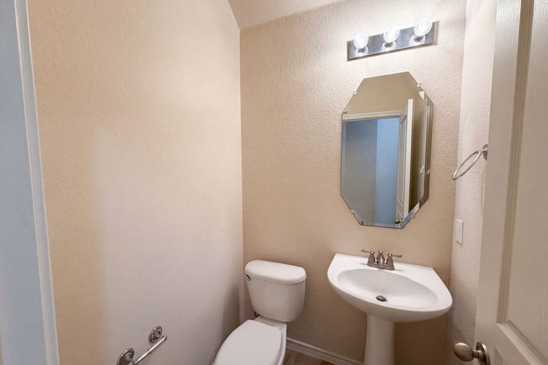 Photo 13 of 20 of 9816 Mullins Crossing Dr, Fort Worth, TX