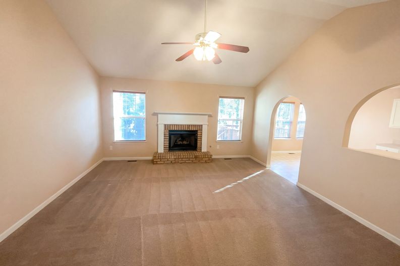 Photo 3 of 24 of 3062 Crest Ridge Cir SW, Marietta, GA