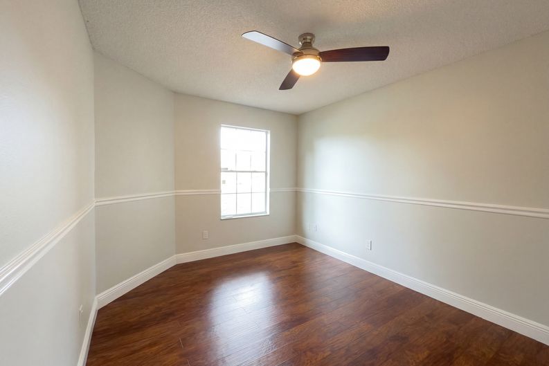 Photo 8 of 18 of 1696 Chatham Cir, Apopka, FL