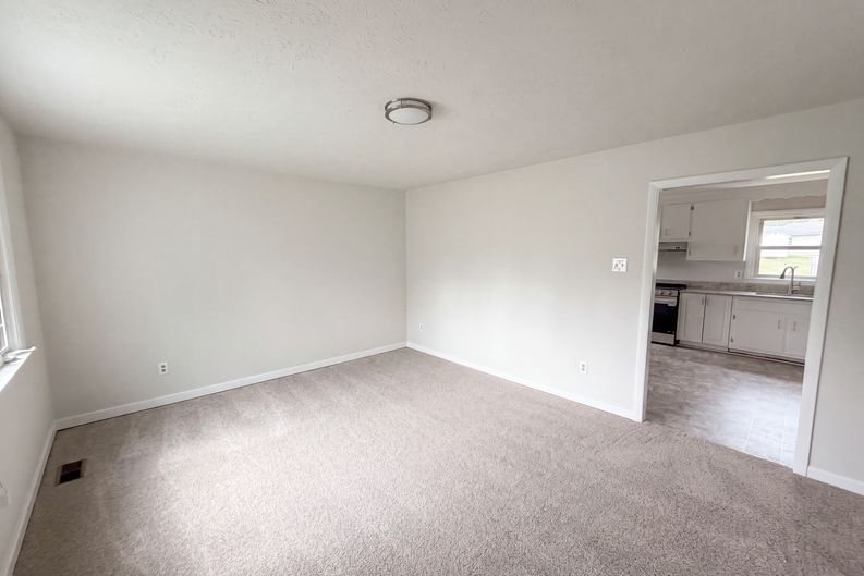 Photo 3 of 17 of 7397 Shady Grove Rd, Mechanicsville, VA