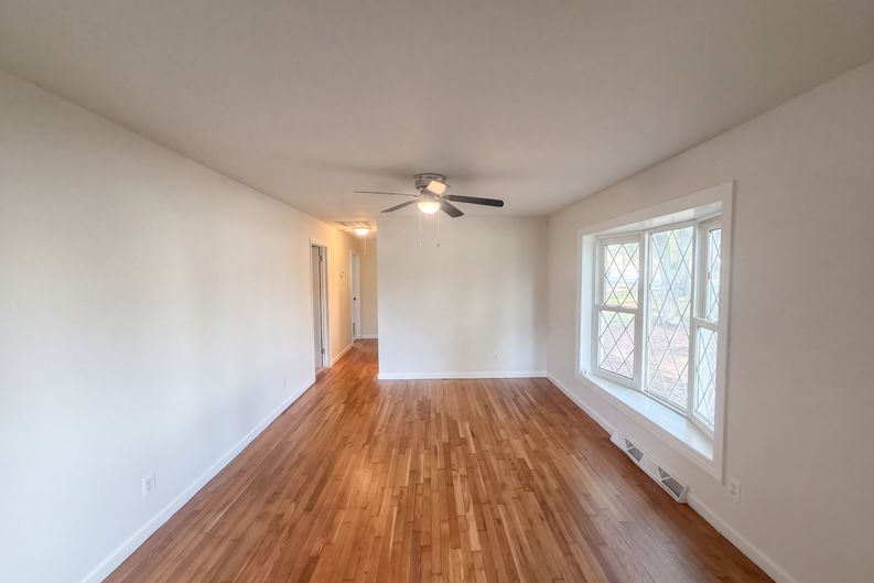 Photo 3 of 18 of 509 Greenbriar Rd, Greensboro, NC