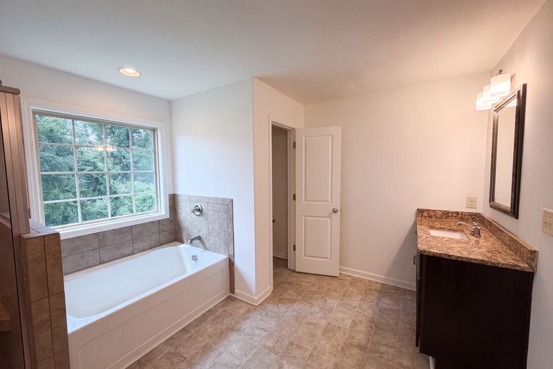 Photo 20 of 44 of 791 W Glenview Dr, Lenoir City, TN