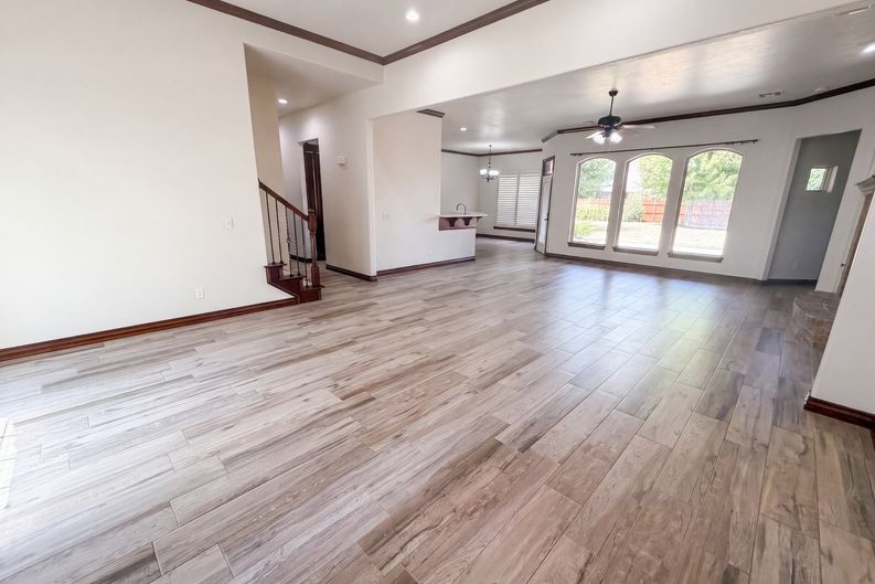 Photo 16 of 25 of 1017 W Camellia Way, Mustang, OK