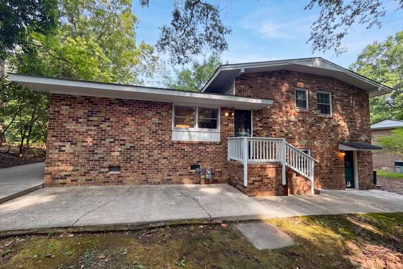 Photo 5 of 19 of 917 Hillview Dr, Cary, NC
