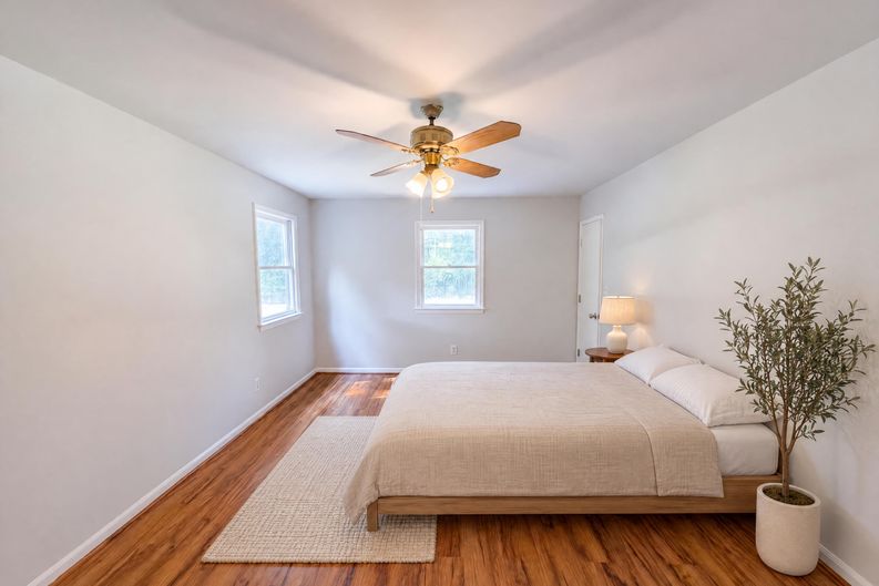 Photo 4 of 25 of 4614 Hickory Grove Rd, Mount Holly, NC