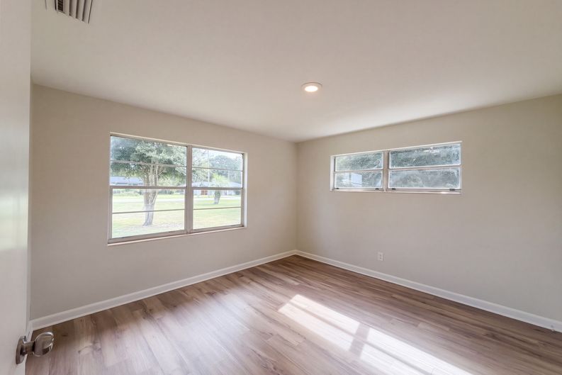 Photo 4 of 17 of 1609 Old Daytona Rd, Deland, FL