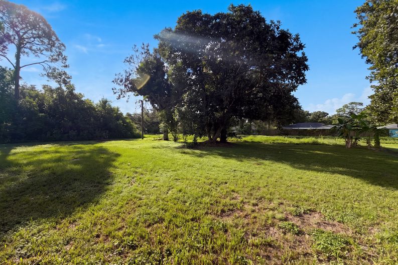 Photo 22 of 25 of 1008 Lynbrook St NW, Palm Bay, FL