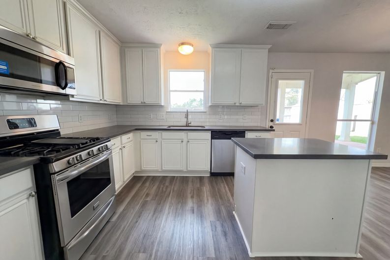Photo 13 of 22 of 12111 Virline Ln, Houston, TX