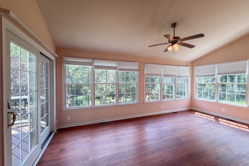 Photo 4 of 43 of 15559 Brown Deer Ct, Haymarket, VA