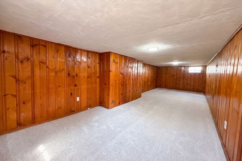 Photo 12 of 18 of 1320 Gahan Dr, Florissant, MO