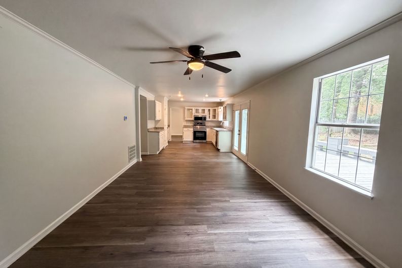 Photo 8 of 28 of 142 Silvermill Rd, Columbia, SC