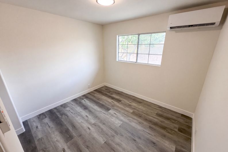 Photo 13 of 31 of 1426 S Rita Way, Santa Ana, CA