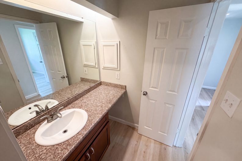 Photo 13 of 20 of 318 Floravista Dr, Webster, TX