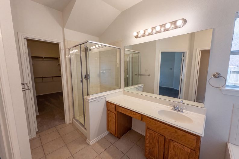 Photo 21 of 31 of 1402 Stone Oak Ct, Cedar Hill, TX
