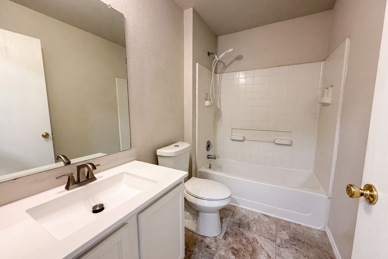 Photo 13 of 16 of 1076 Shadow Creek Blvd, Buda, TX