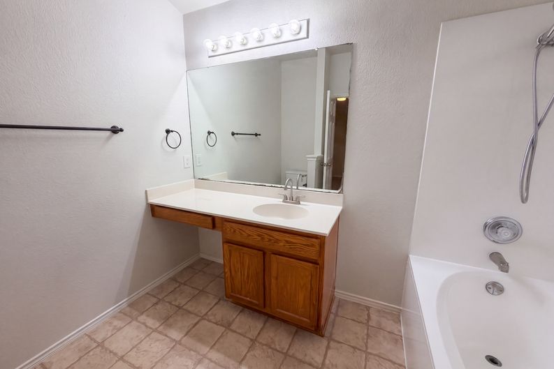 Photo 9 of 17 of 1107 Burgess Dr, Leander, TX