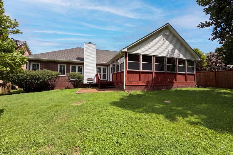 Photo 5 of 29 of 6724 Cold Stream Dr, Nashville, TN