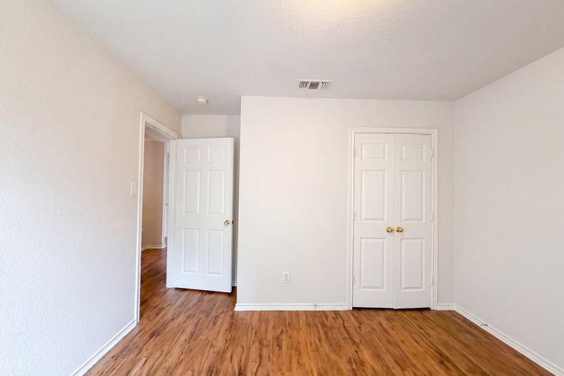 Photo 17 of 27 of 6218 Kingswood Dr, Arlington, TX