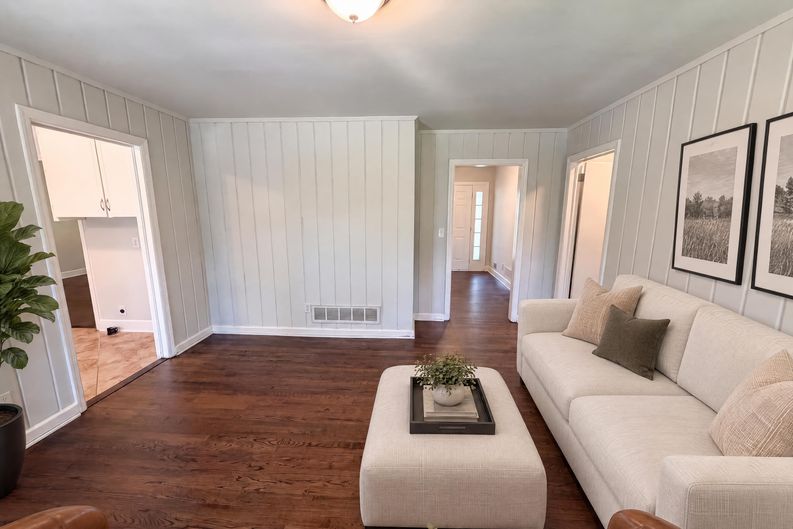 Photo 10 of 23 of 927 Greenlawn Dr, Columbia, SC