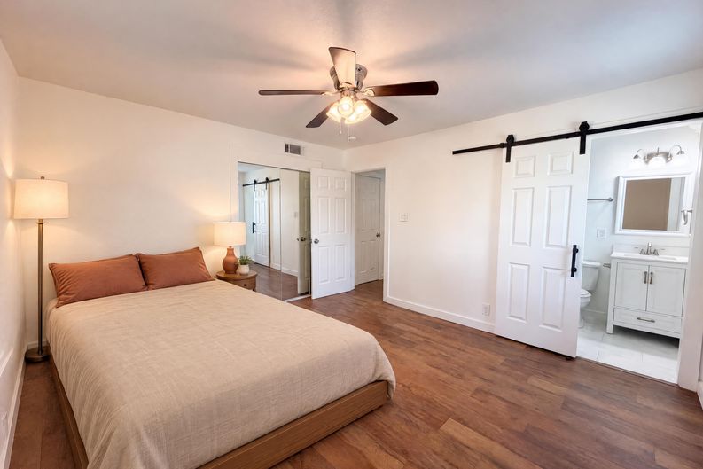 Photo 6 of 28 of 832 Central Dr, Bedford, TX