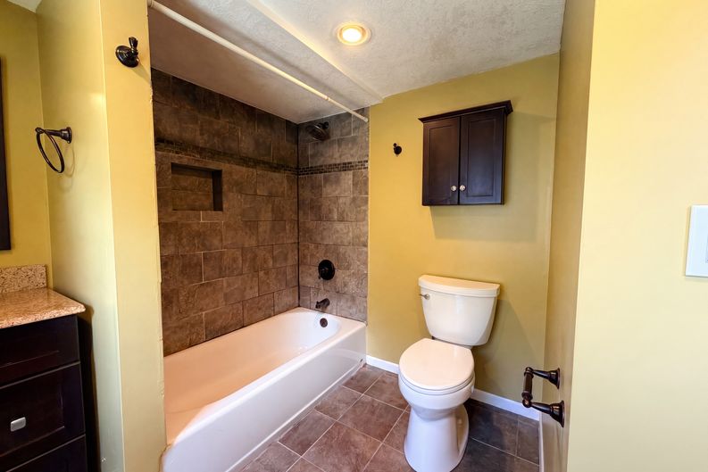 Photo 14 of 24 of 18220 Duck Lake Trl, Eden Prairie, MN