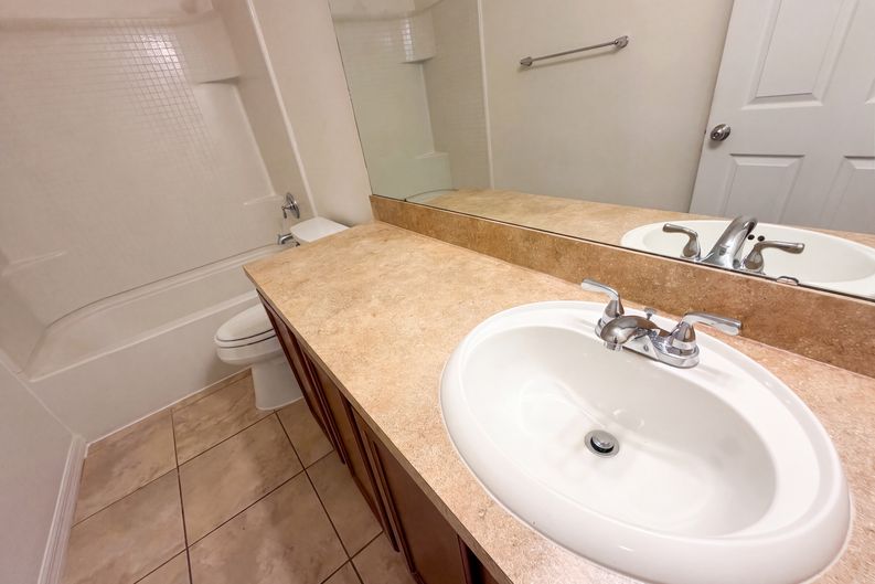 Photo 20 of 47 of 1416 Hickory View Cir, Parrish, FL