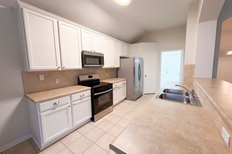 Photo 9 of 29 of 19217 Mangan Way, Pflugerville, TX