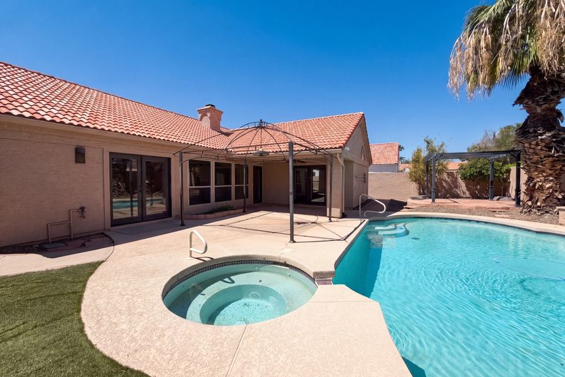 Photo 6 of 34 of 3906 E Amberwood Dr, Phoenix, AZ