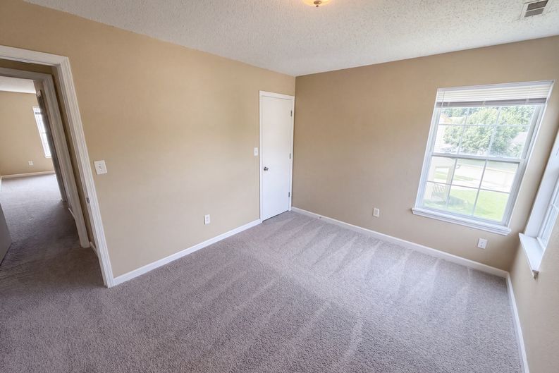 Photo 13 of 35 of 11307 Narrowleaf Dr, Indianapolis, IN