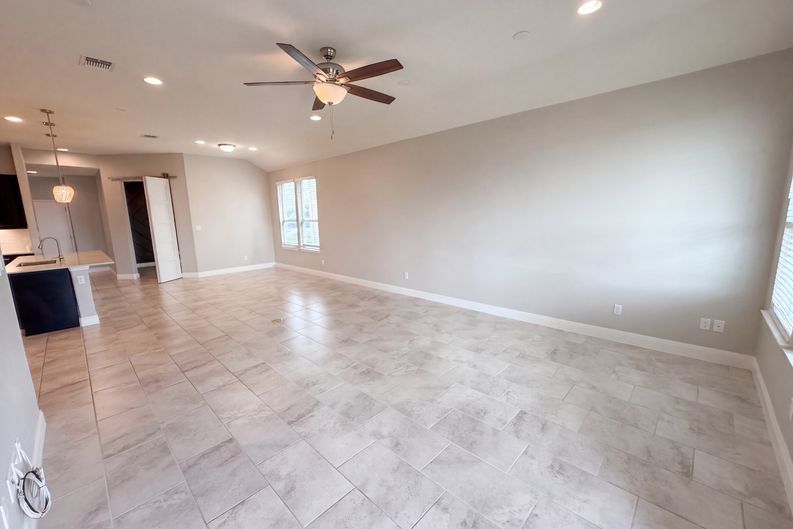 Photo 3 of 18 of 306 Duroc Dr, Hutto, TX