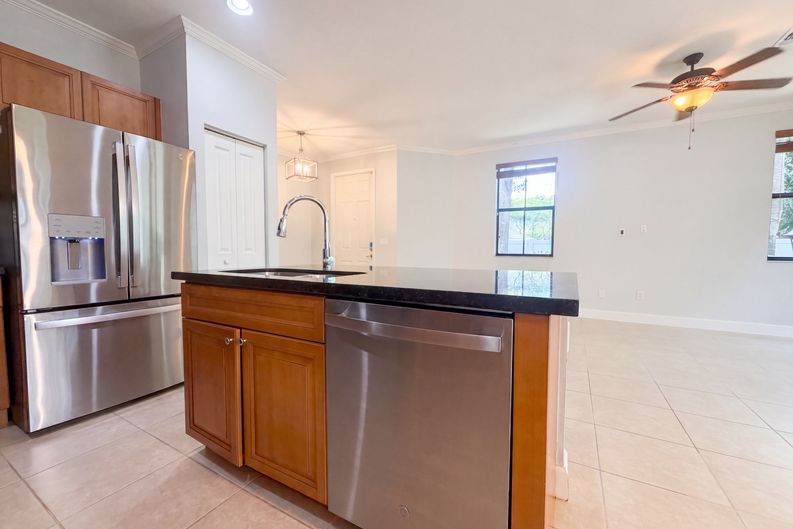 Photo 19 of 30 of 4967 NW 59th St, Tamarac, FL