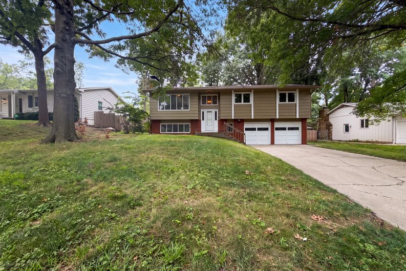 Photo 15 of 21 of 2909 Sagebrush Dr, Lawrence, KS