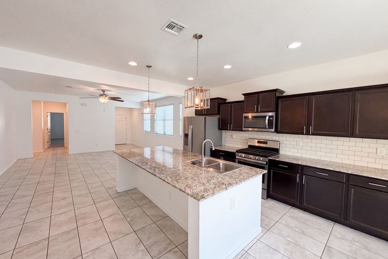 Photo 9 of 29 of 4127 S 97th Dr, Tolleson, AZ