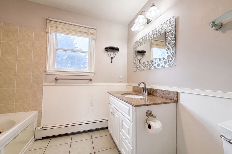 Photo 15 of 37 of 4 MacArthur Cir, Peabody, MA