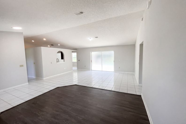 Photo 7 of 33 of 1750 Evergreen Ct, Kissimmee, FL