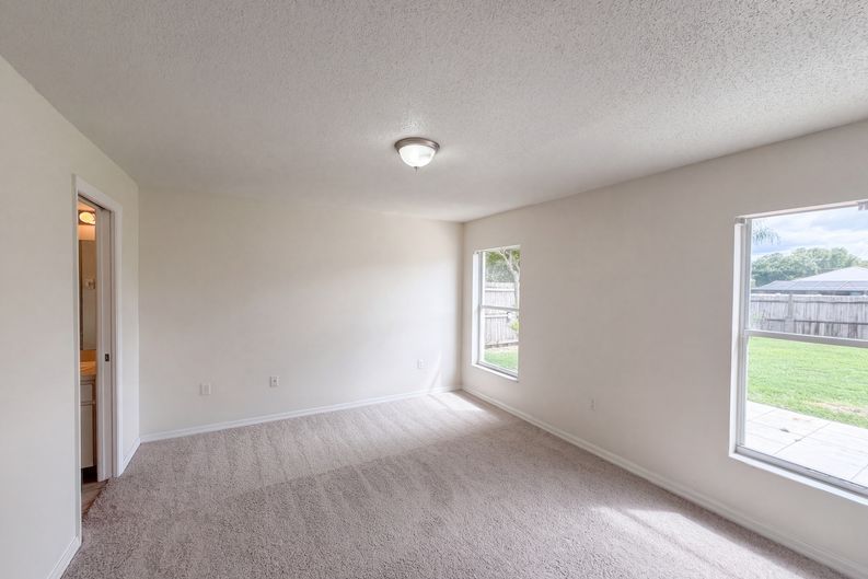 Photo 12 of 21 of 6536 Horizon Point Dr, Lakeland, FL