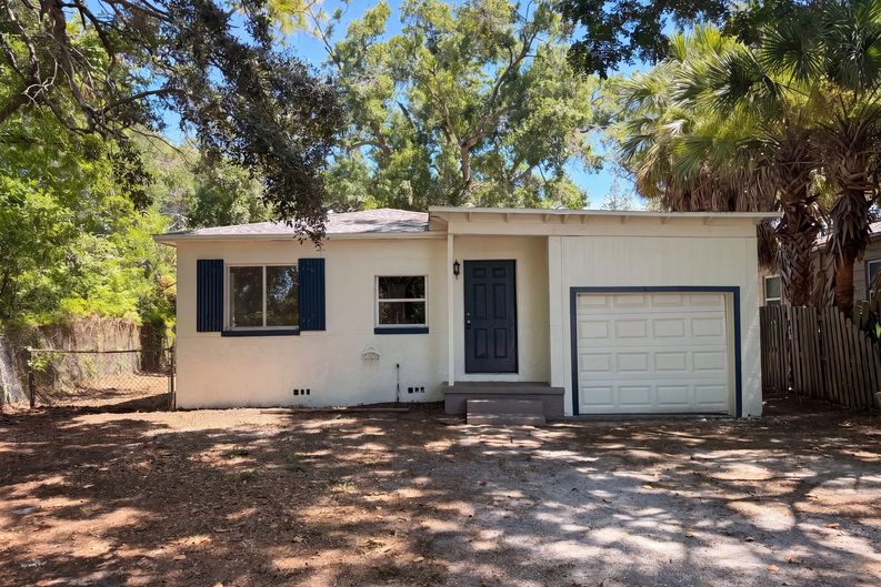 Photo 13 of 18 of 2235 45th Ave N, Saint Petersburg, FL